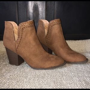 🤎Cognac Suede Booties 🤎